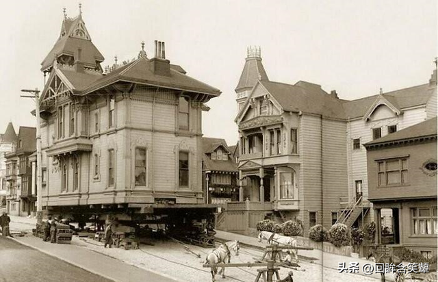 变态的纳粹德国,脱光犹太人女人衣服,集体屠杀!