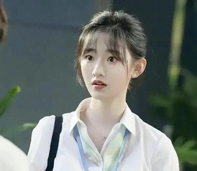 我去!95花美女真多,这位人间水蜜桃初恋脸又欲又纯