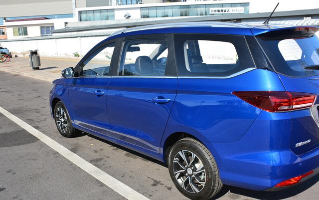 全系6座只卖6万多,7.28w可上自动挡,还看啥宋MAX?