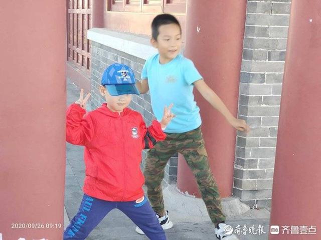 壹点金秋粉丝节|无棣古城偶遇一名4岁“最美网红小小摄影师”