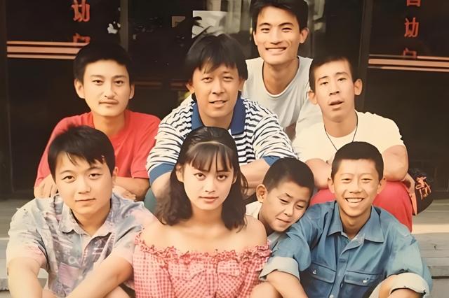 77年姐姐到我面馆打工,客人嫌她笨手笨脚,十年后她成了餐饮女王