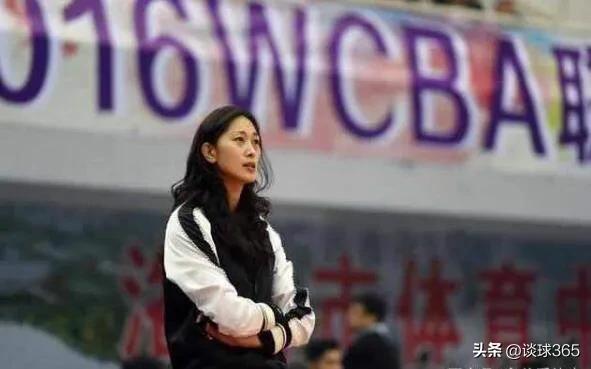 43岁女篮前美女国手成世界杯解说员,昔日女神容颜已老,至今未婚