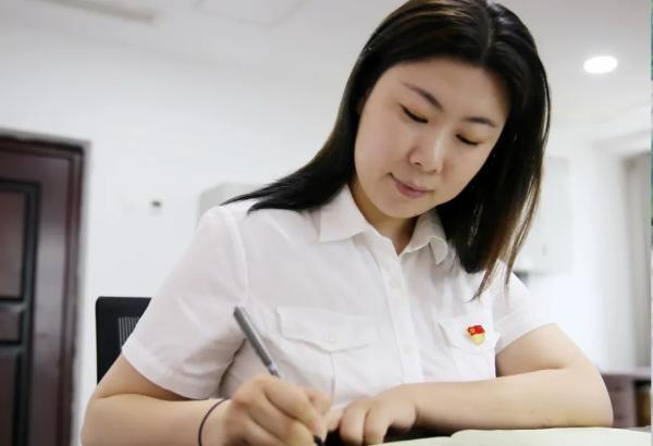 又美又飒!看“兵姐姐”变装