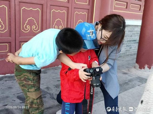 壹点金秋粉丝节|无棣古城偶遇一名4岁“最美网红小小摄影师”