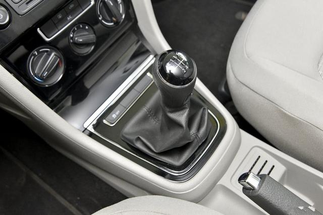 发动机为什么要有飞轮?它有哪些作用?双质量飞轮又是怎么回事?