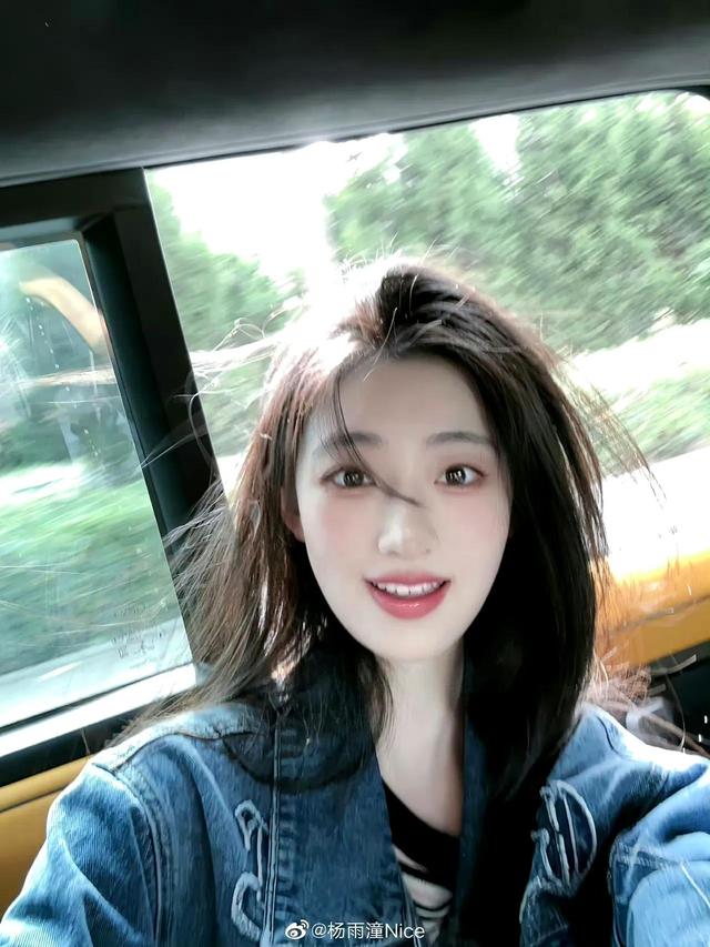 我去!95花美女真多,这位人间水蜜桃初恋脸又欲又纯