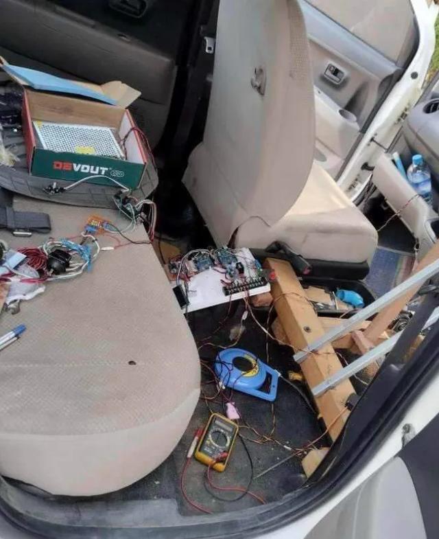 缅甸内比都发现一辆安装有炸弹,并改装为可远程遥控驾驶的车辆