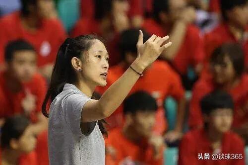 43岁女篮前美女国手成世界杯解说员,昔日女神容颜已老,至今未婚