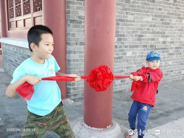 壹点金秋粉丝节|无棣古城偶遇一名4岁“最美网红小小摄影师”