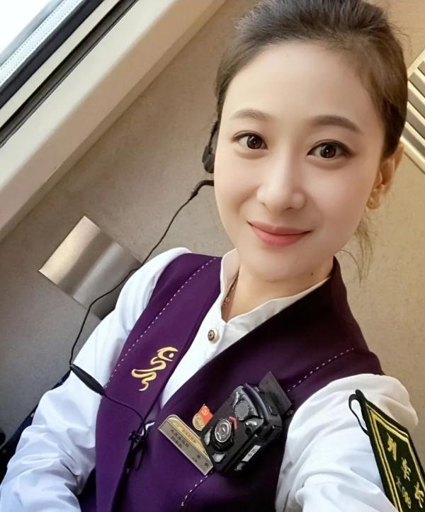 又美又飒!看“兵姐姐”变装