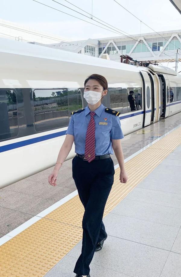 又美又飒!看“兵姐姐”变装