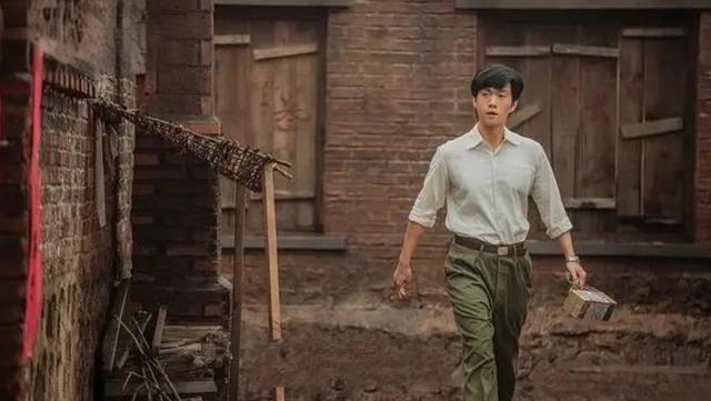 77年姐姐到我面馆打工,客人嫌她笨手笨脚,十年后她成了餐饮女王