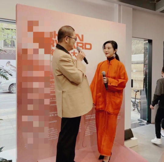 39岁范冰冰造型遭嘲,绿色丝袜配娃娃裙显土味,商演捞金环境差