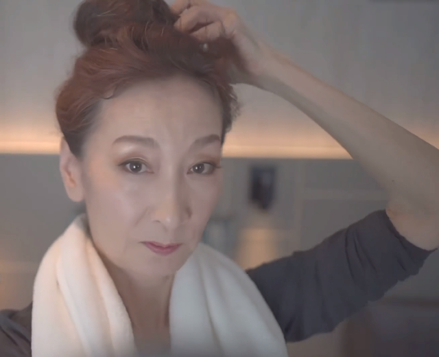 见过64岁的“少女”吗?这位奶奶做到了极致,时髦优雅一眼惊艳