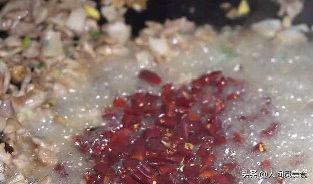 山东美女老板娘卖饭,3小时卖出2000份,一中午流水20000元