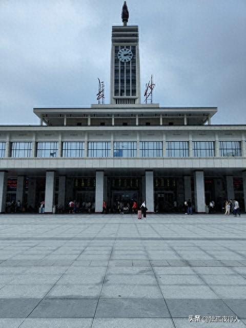 C6762长沙至永州,全程停12站,用时9小时36分,二等座410