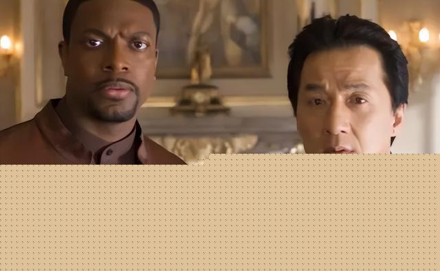 68岁成龙国外领奖人气高,与美女喝酒热聊笑开怀,女方身材太出众