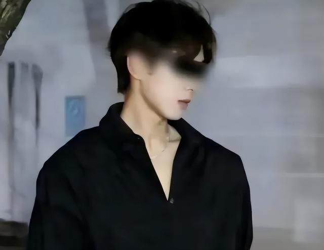 炸裂!浙江女老师与男学生出轨,电梯内学生搂住亲热 老师美照曝光