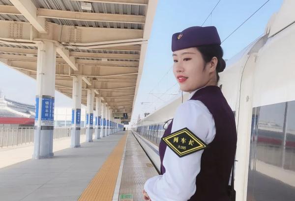 又美又飒!看“兵姐姐”变装