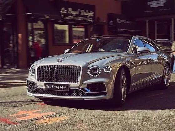 2022款宾利飞驰亮相,配6.0L引擎,奔驰S还香吗?