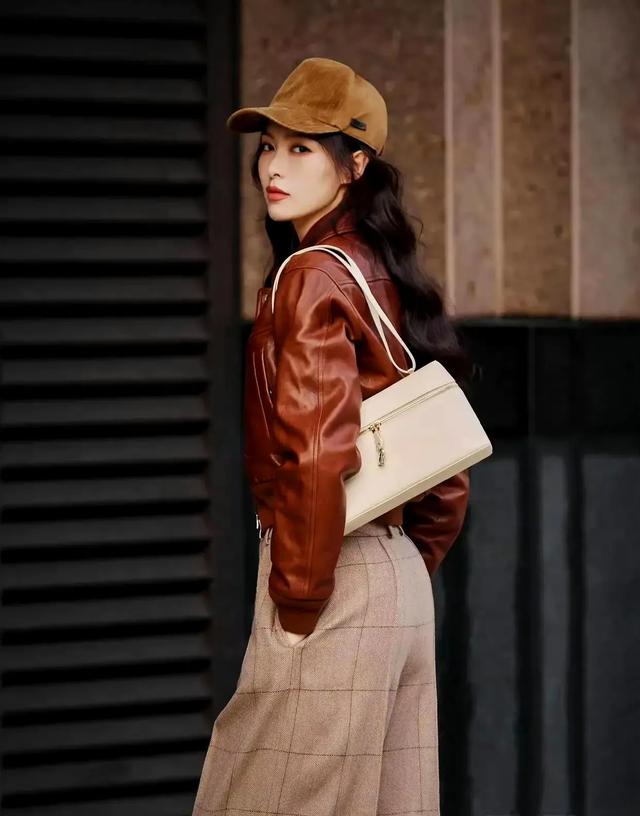 唐嫣,皮夹克格子裤,复古风好时尚