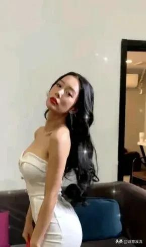 亚洲第一美女克拉拉内衣写真曝光: 丰腴之美挑战性感极限!