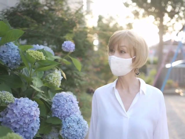 见过64岁的“少女”吗?这位奶奶做到了极致,时髦优雅一眼惊艳