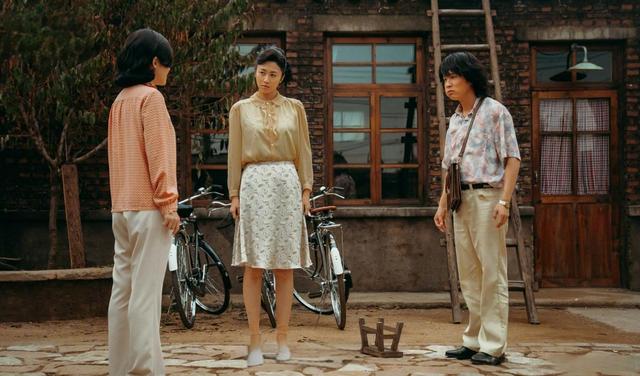 77年姐姐到我面馆打工,客人嫌她笨手笨脚,十年后她成了餐饮女王