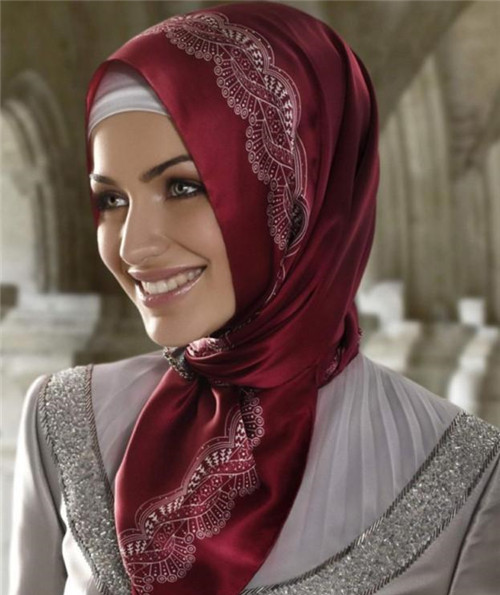 波斯第一美女:体毛浓厚,肌肉结实