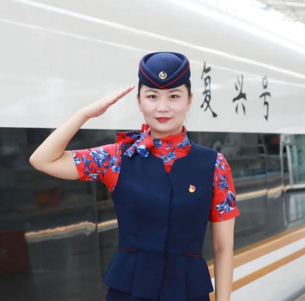 又美又飒!看“兵姐姐”变装