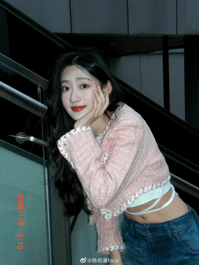 我去!95花美女真多,这位人间水蜜桃初恋脸又欲又纯