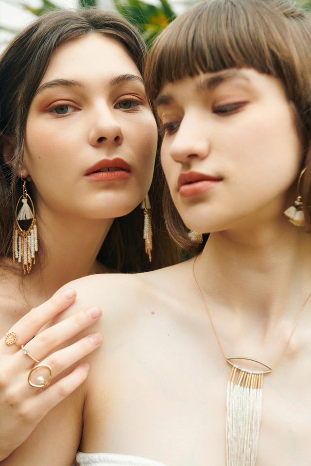 外国美女厨娘姐妹花,做饭的样子太撩人了