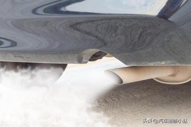 硬核问题出现了,为什么只有咱国内的汽车排气管会喷水?