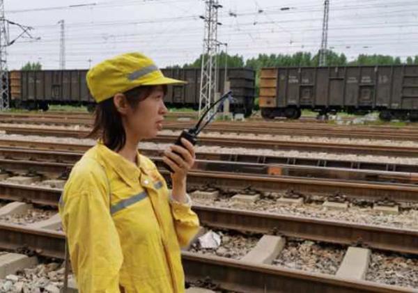 又美又飒!看“兵姐姐”变装