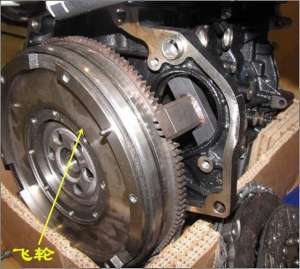 汽车飞轮的作用(发动机为什么要有飞轮？它有哪些作用？双质量飞轮又是怎么回事？)