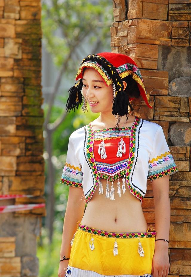 十二个少数民族,十二个节日、十二个民族的美女,版纳旅游攻略