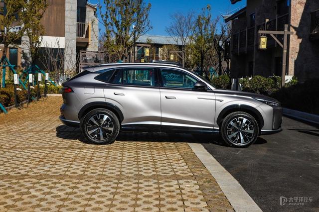 试驾荣威D5X DMH!换新1.5T混动!搭L2智驾,开起来不输银河L7?