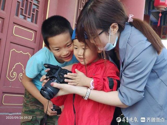 壹点金秋粉丝节|无棣古城偶遇一名4岁“最美网红小小摄影师”