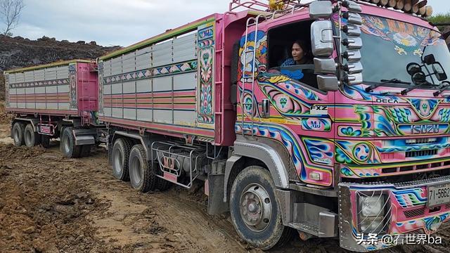 泰国美女开卡车搞货运,双挂卡车开着跟玩似的,不愧是老司机