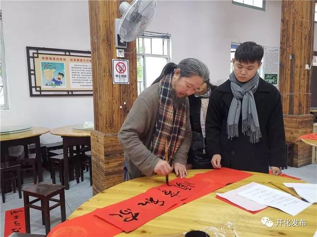 「开化早新闻」市委书记徐文光考察 “七一电器” 走访服务企业;开化相关部门开展服务“三农”活动;腊肉飘香年味浓……