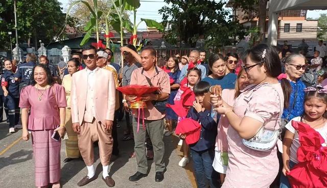 爱无界限！泰国男男情侣大婚，情人节甜蜜合法领证！