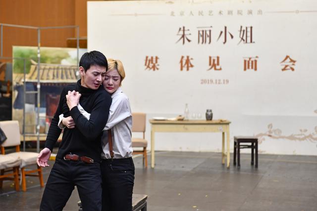 北京人艺开年戏新排《朱丽小姐》，任鸣起用全年轻阵容