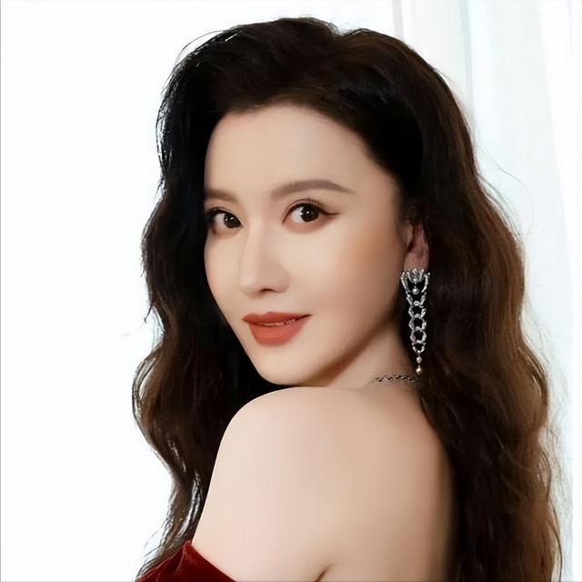 张萌和富豪老公秀恩爱，童话果然是骗人的！现实中霸道总裁不好看