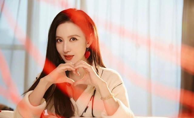 张萌和富豪老公秀恩爱，童话果然是骗人的！现实中霸道总裁不好看