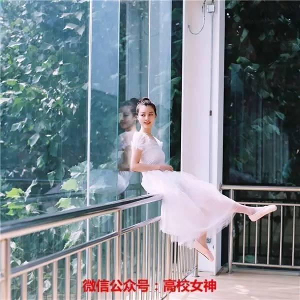 中国传媒大学校花王鹤润，貌美如仙女，为什么却剃光头？