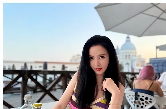 张萌和富豪老公秀恩爱，童话果然是骗人的！现实中霸道总裁不好看