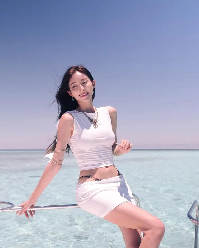 韩国美女模特！火辣身材！独特气质