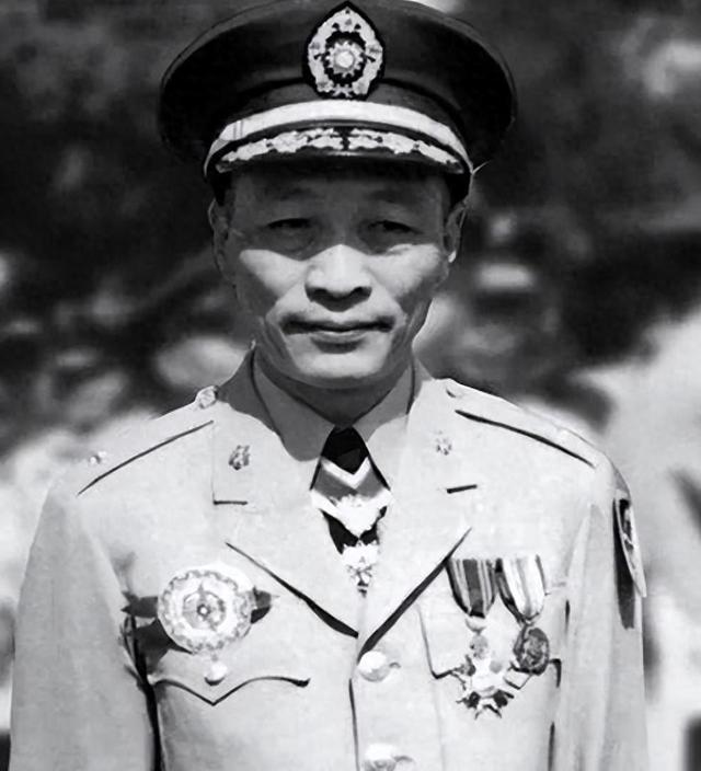 1938年，沈之岳给毛主席递了支烟，引起了主席警觉，随即将他调离