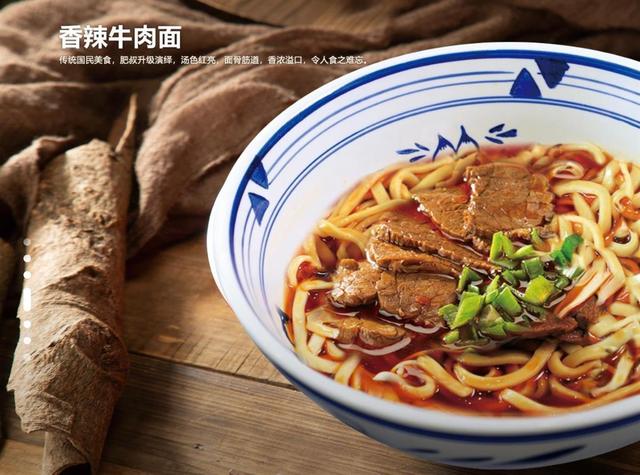 顾客22元买份面仅铺满碗底，南京“肥叔锅贴”回应：标准的四两重，出餐难以保证与宣传图一样