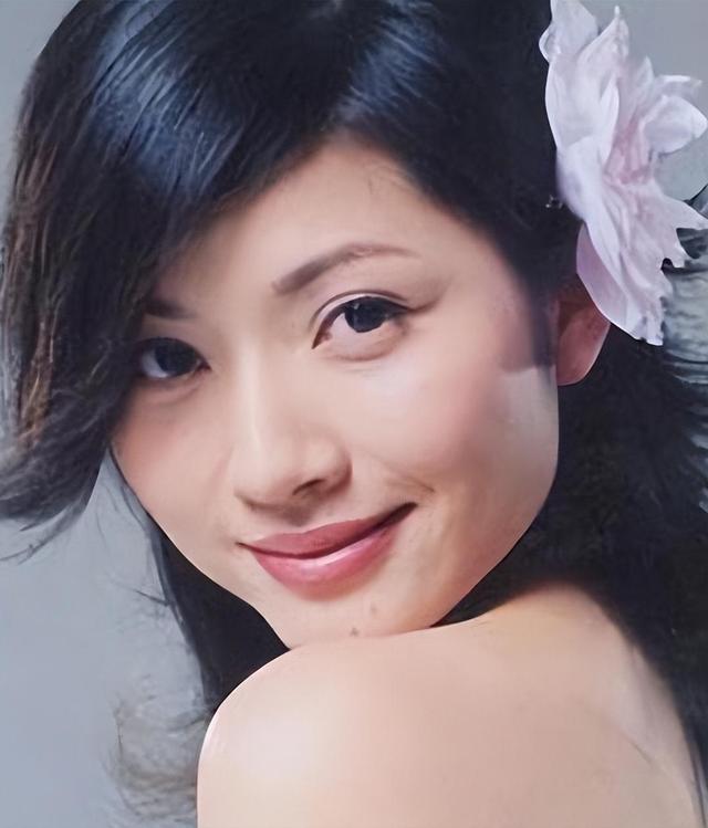 吉雪萍，14岁成名，29岁嫁入豪门生四个孩子，44岁丧女后看破人生
